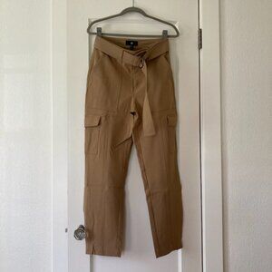 NWT! Banana Republic cargo pants, size 6 long, tan